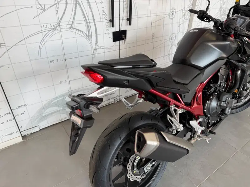Honda CB 750 Hornet (2025) (12)