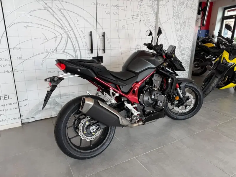 Honda CB 750 Hornet (2025) (3)
