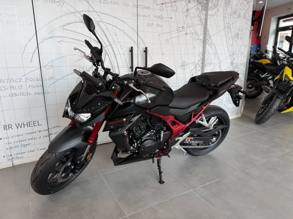 Honda CB 750 Hornet (2025) (5)
