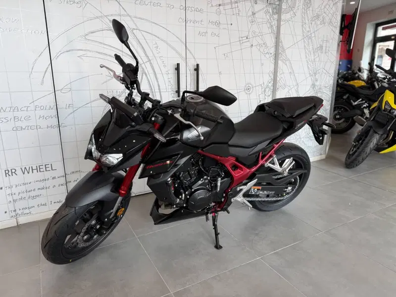 Honda CB 750 Hornet (2025) (5)