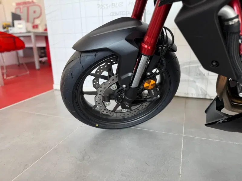 Honda CB 750 Hornet (2025) (13)