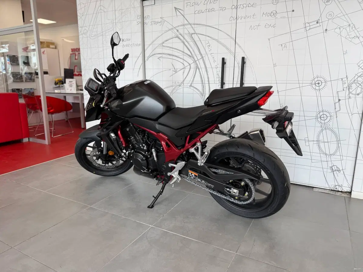 Honda CB 750 Hornet (2025) (6)