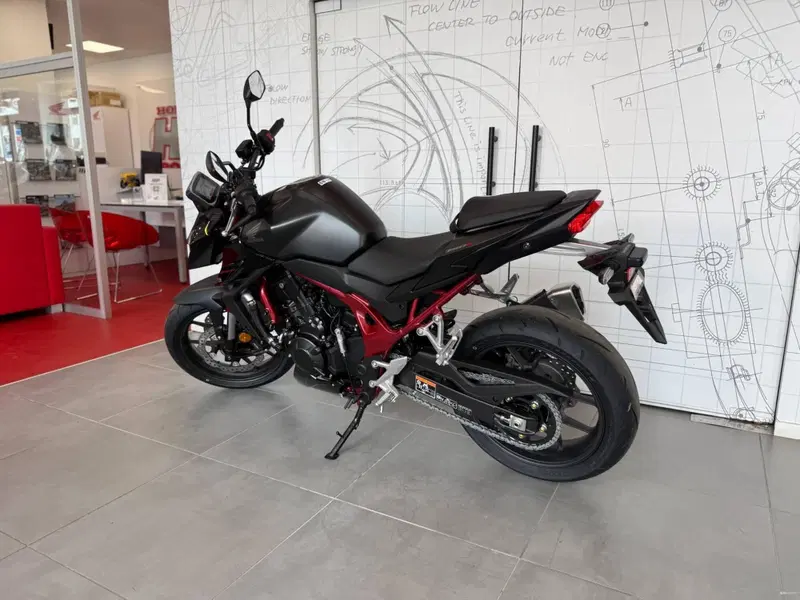 Honda CB 750 Hornet (2025) (6)