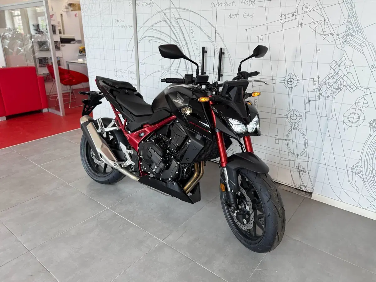 Honda CB 750 Hornet (2025) (2)
