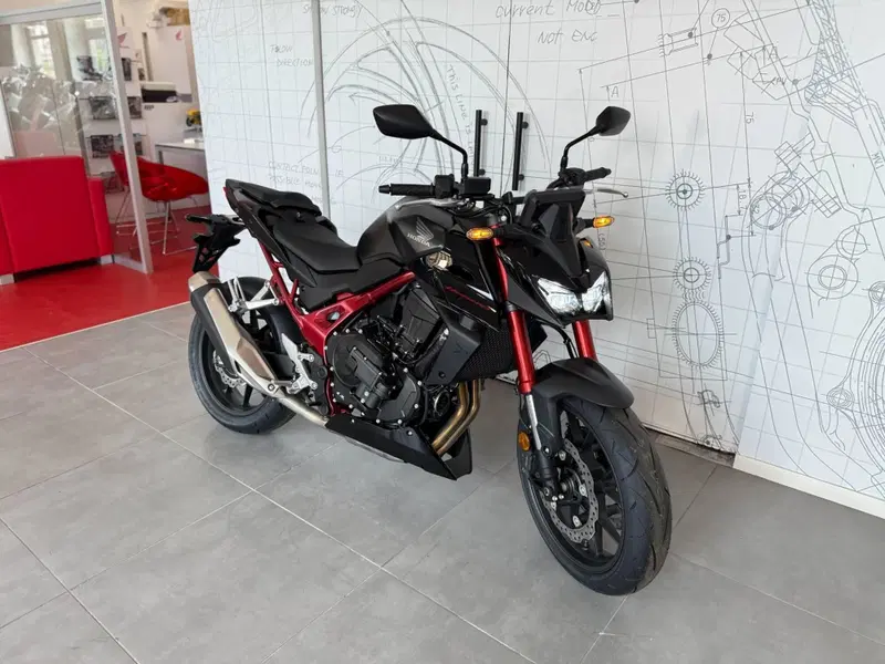 Honda CB 750 Hornet (2025) (2)