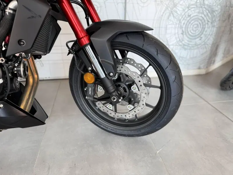 Honda CB 750 Hornet (2025) (9)