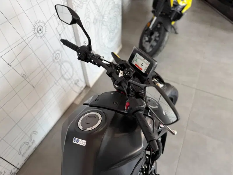 Honda CB 750 Hornet (2025) (8)