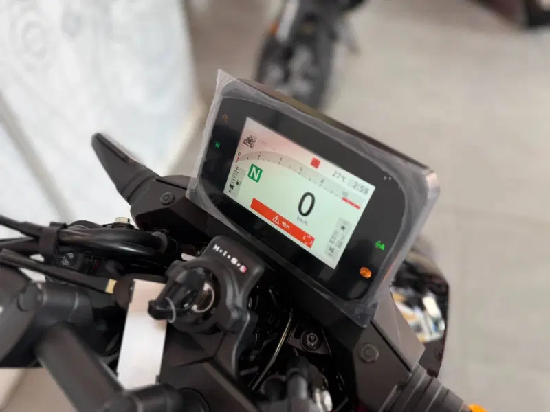 Honda CB 750 Hornet (2025) (7)