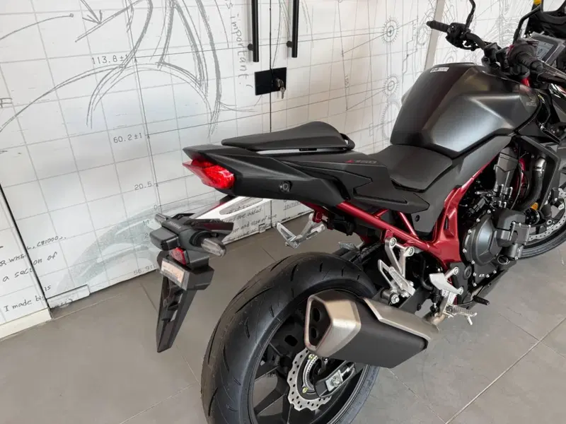 Honda CB 750 Hornet (2025) (12)