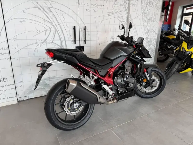 Honda CB 750 Hornet (2025) (3)