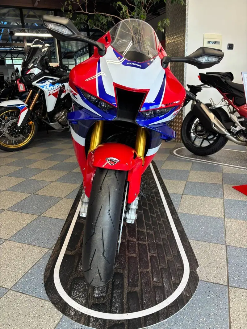 Honda CBR 1000 RR-R Fireblade SP (2024 - 26) (2)