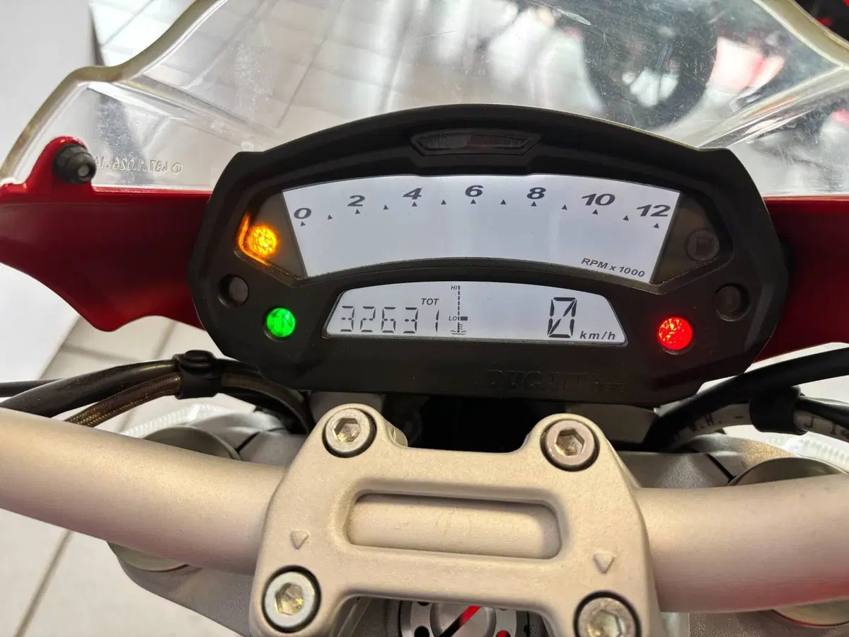 Ducati Monster 1100 (2009 -10) (3)