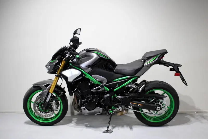 Kawasaki Z 900 SE (2025 - 26) (4)