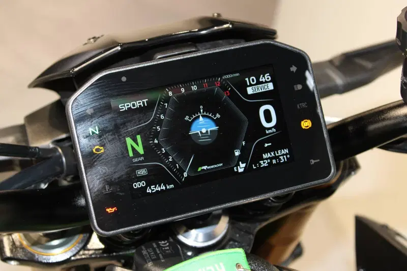 Kawasaki Z 900 SE (2025 - 26) (6)