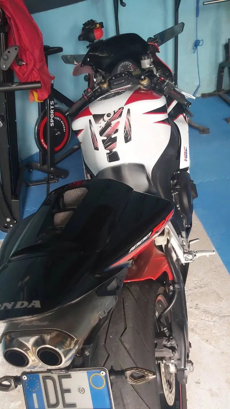 Honda CBR 1000 RR Fireblade (2006 - 07) (6)