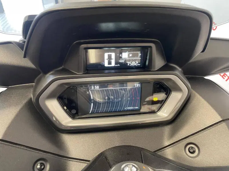 Yamaha X-Max 300 Tech Max (2021 - 24) (5)