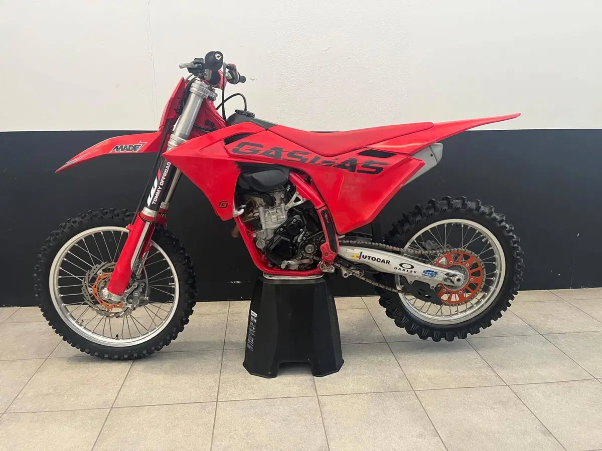 GASGAS MC 250 F (2025) (2)