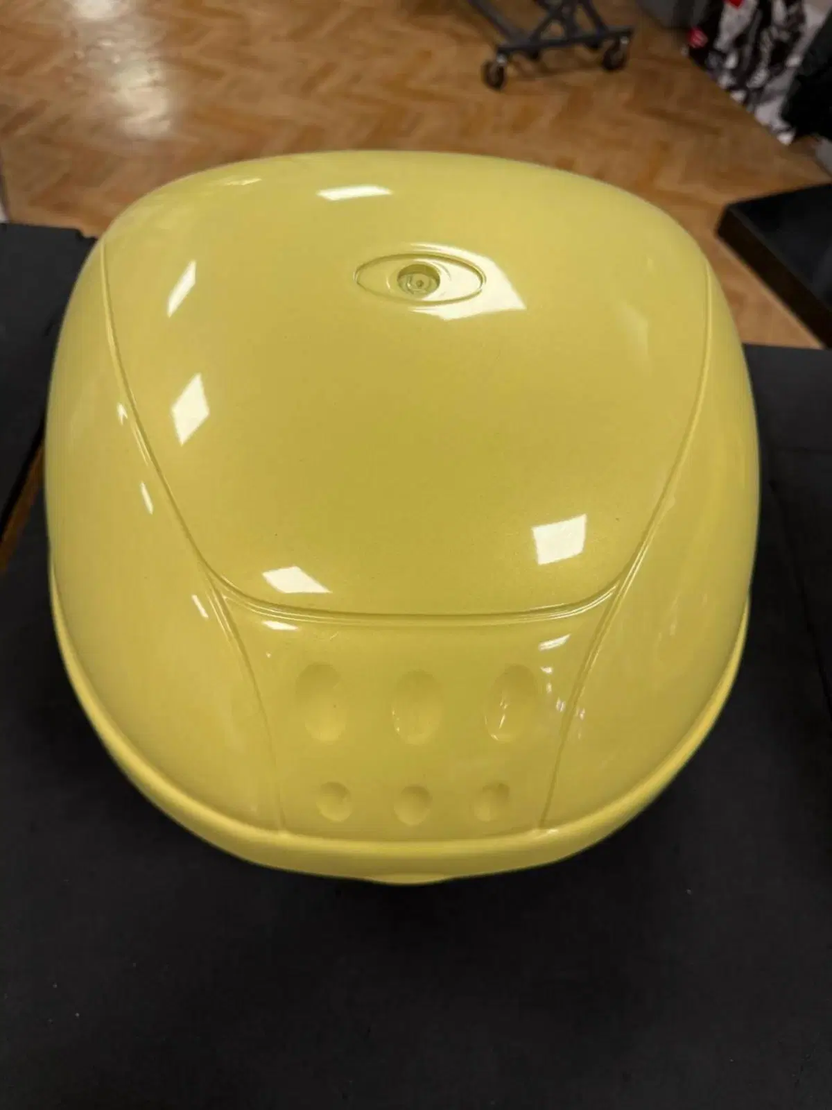Bauletto Givi 28lt Giallo (2)