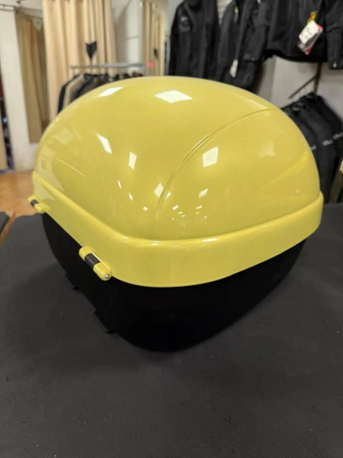 Bauletto Givi 28lt Giallo (3)