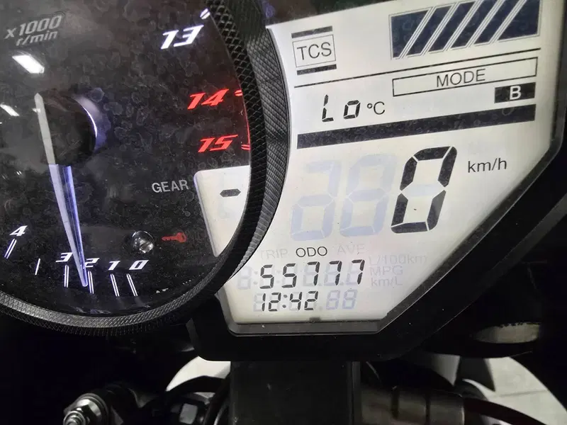 Yamaha YZF R1 (2012 - 14) (5)