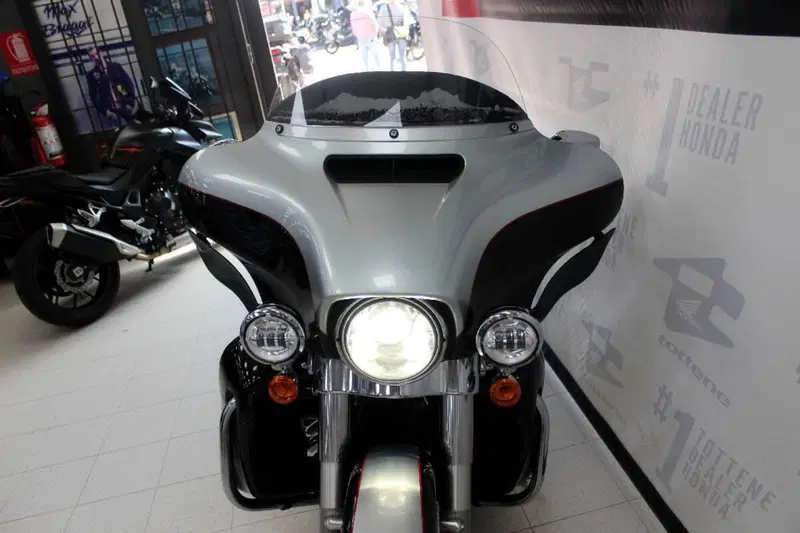 Harley-Davidson 1690 Electra Glide Ultra Limited (2014 - 15) - FLHTK (4)