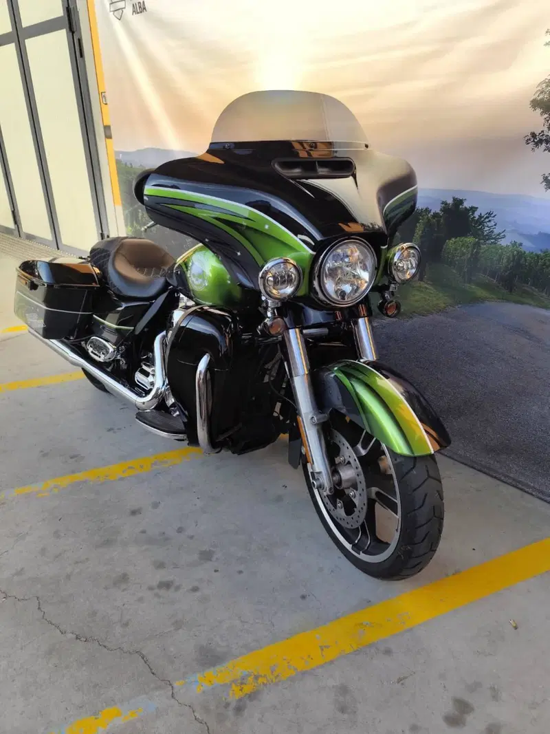 Harley-Davidson 1690 Street Glide Special (2014 - 16) - FLHX (2)