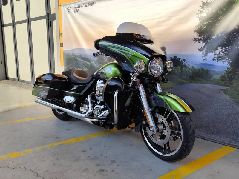 Harley-Davidson 1690 Street Glide Special (2014 - 16) - FLHX (3)