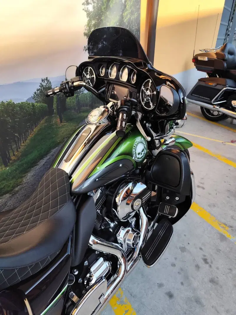 Harley-Davidson 1690 Street Glide Special (2014 - 16) - FLHX (6)