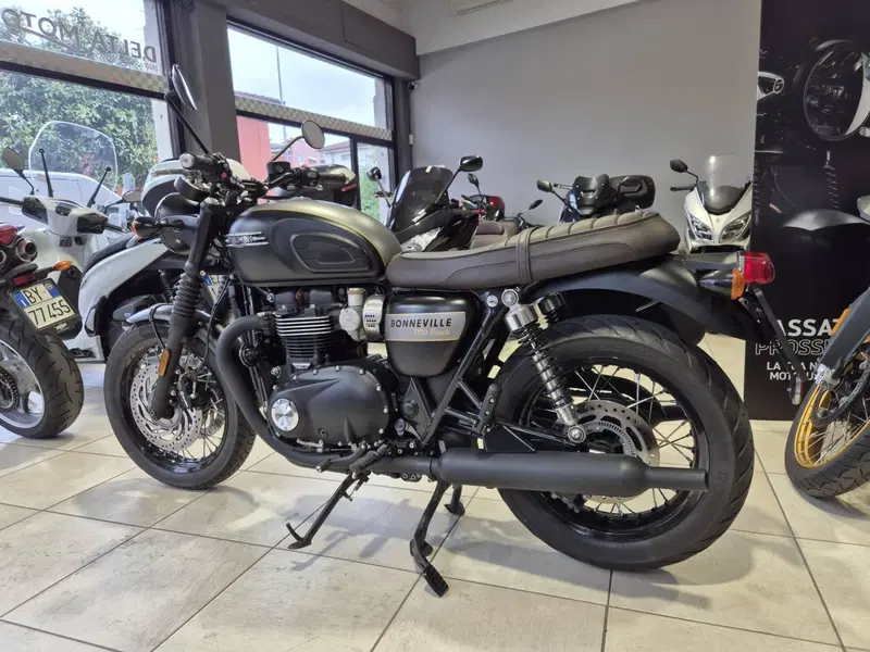 Triumph Bonneville T120 Gold Line Edition (2021) (7)