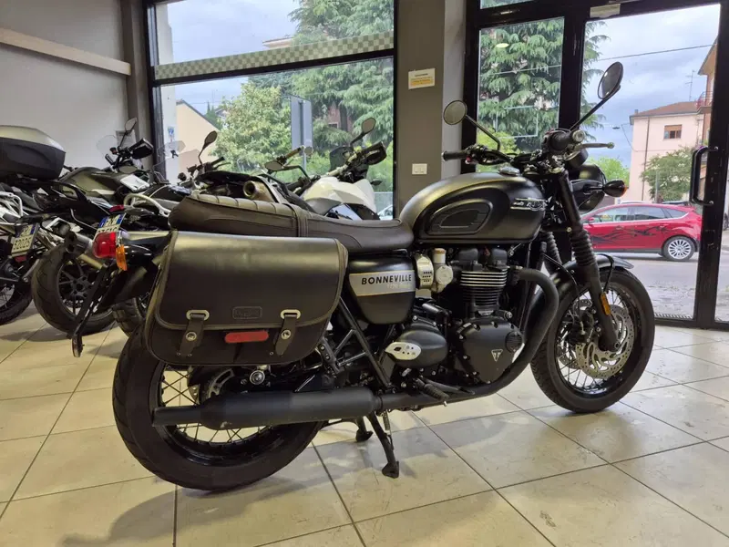 Triumph Bonneville T120 Gold Line Edition (2021) (3)