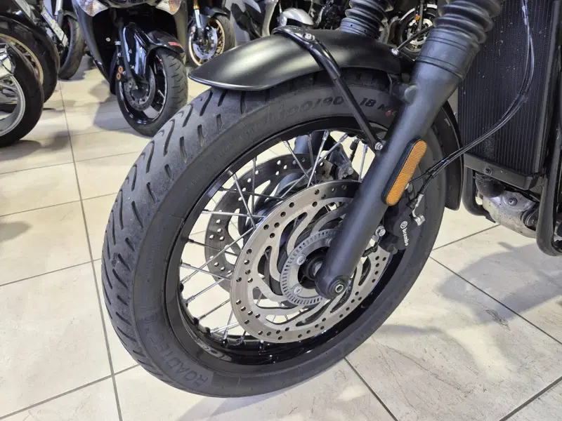 Triumph Bonneville T120 Gold Line Edition (2021) (12)