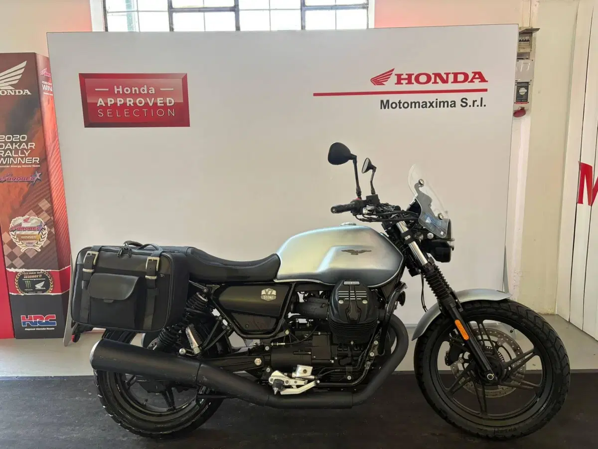 Moto Guzzi V7 Stone (2021 - 24)