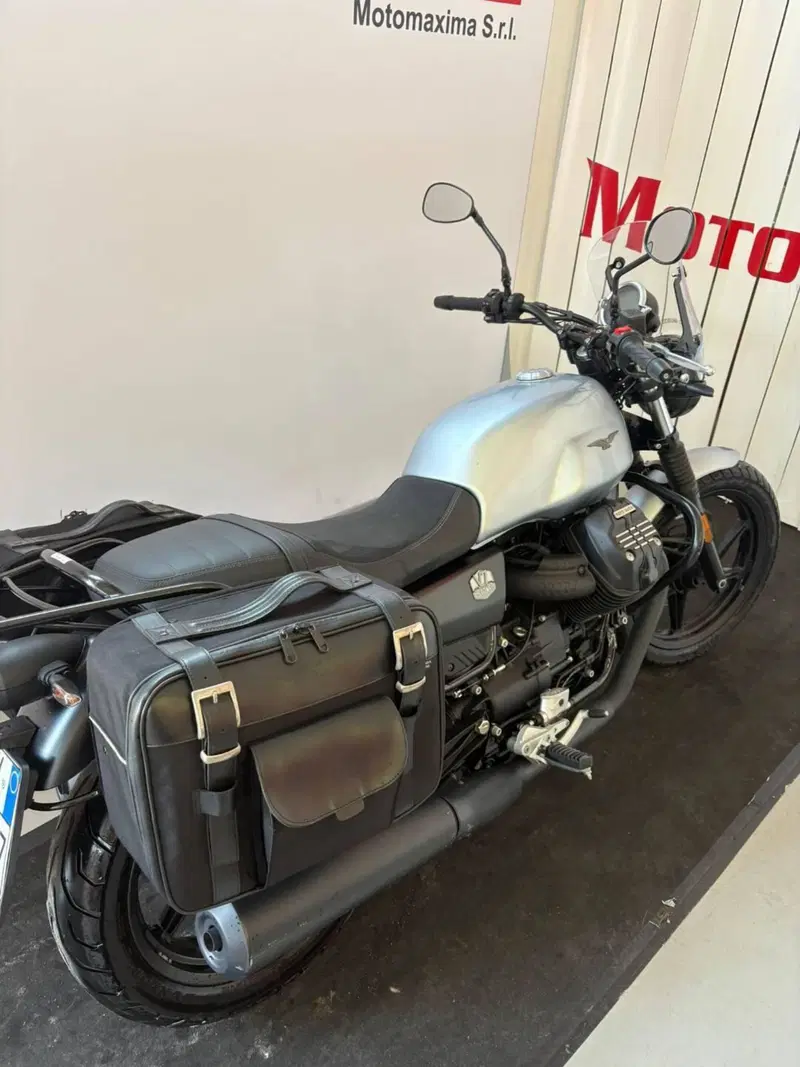 Moto Guzzi V7 Stone (2021 - 24) (2)