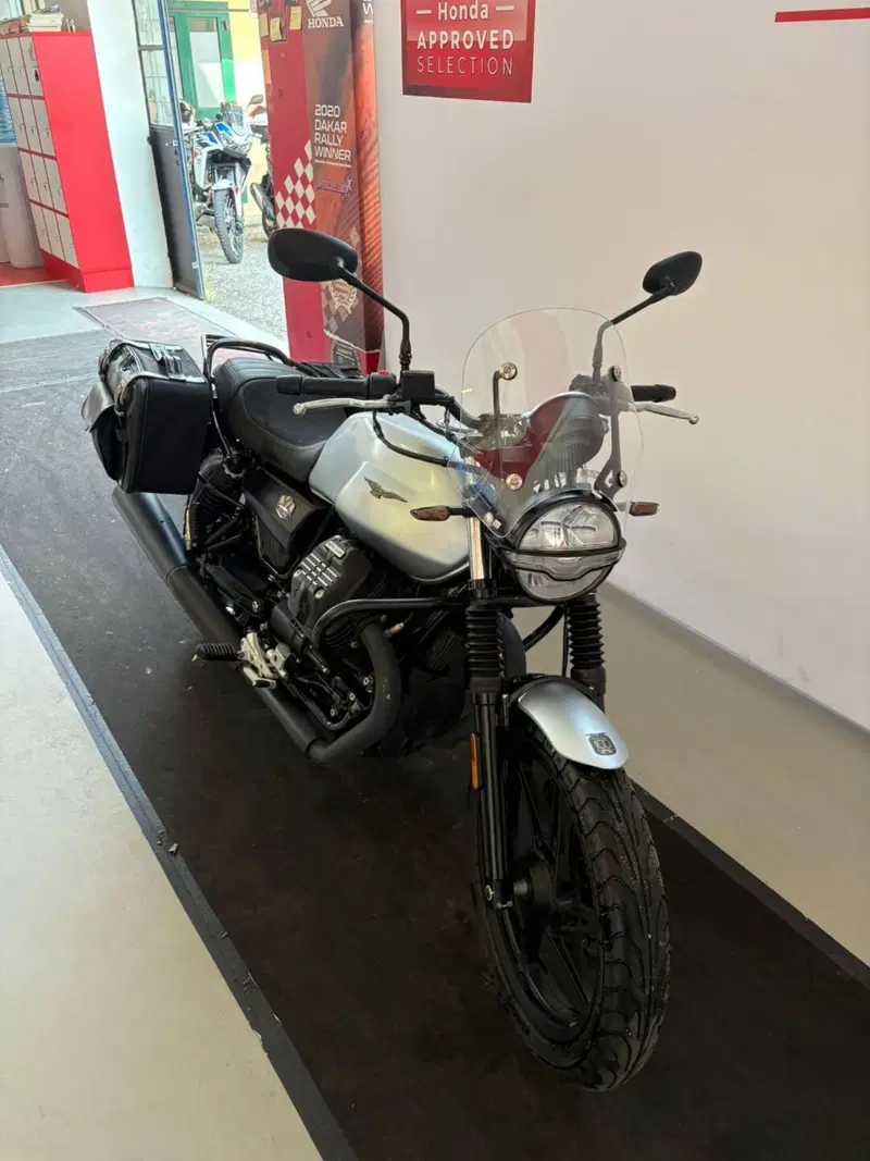 Moto Guzzi V7 Stone (2021 - 24) (4)