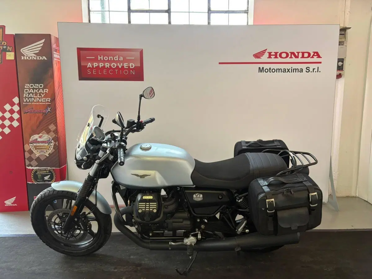 Moto Guzzi V7 Stone (2021 - 24) (3)