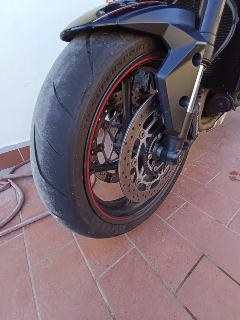 Triumph Street Triple R (2017 - 20) (4)