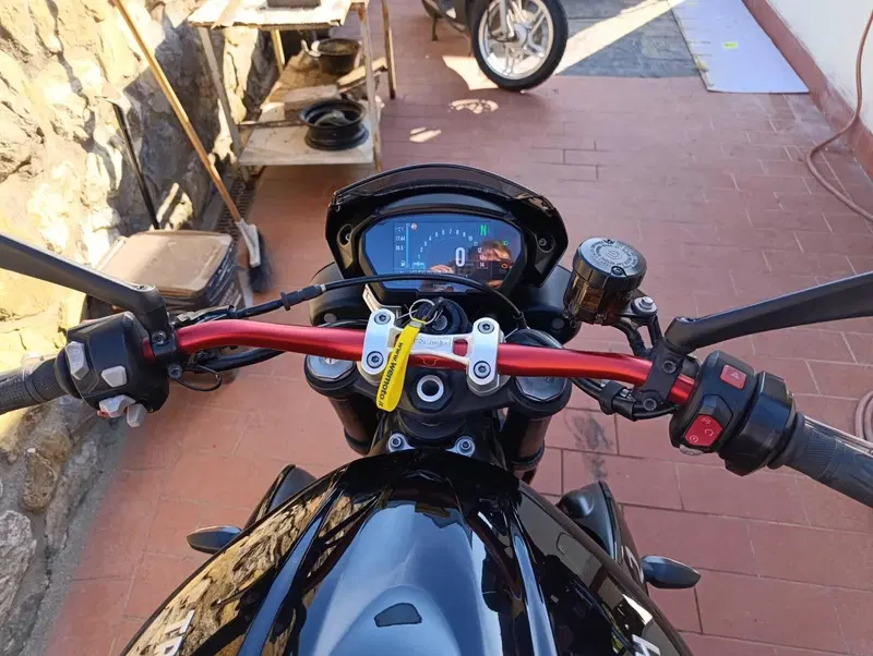 Triumph Street Triple R (2017 - 20) (5)