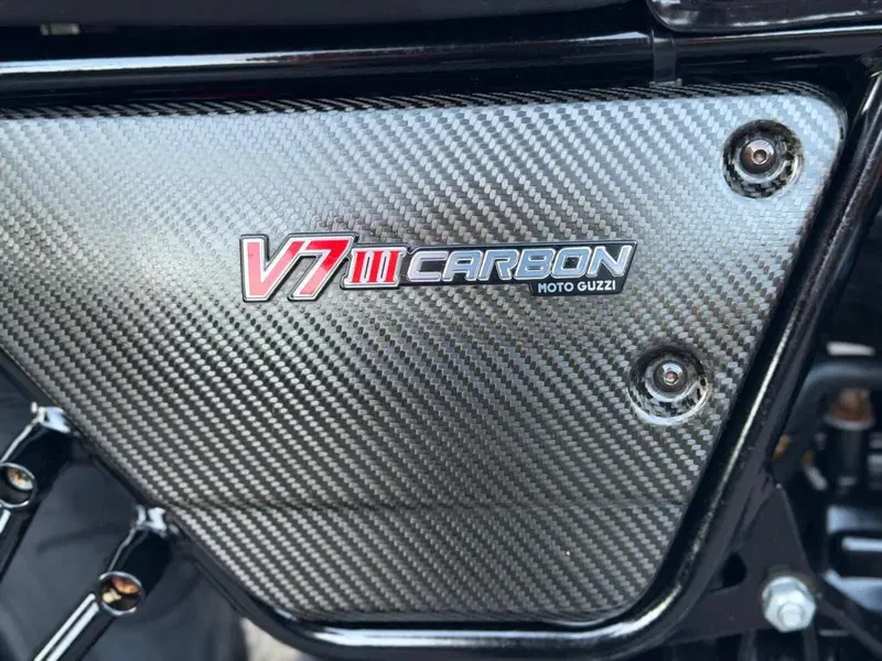 Moto Guzzi V7 III Carbon (2018 - 20) (5)