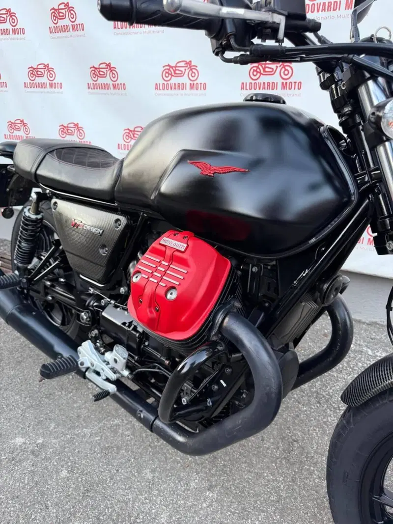 Moto Guzzi V7 III Carbon (2018 - 20) (6)