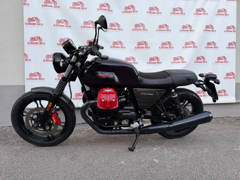 Moto Guzzi V7 III Carbon (2018 - 20) (2)