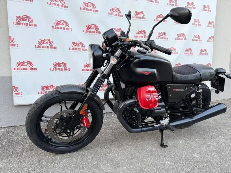Moto Guzzi V7 III Carbon (2018 - 20) (13)