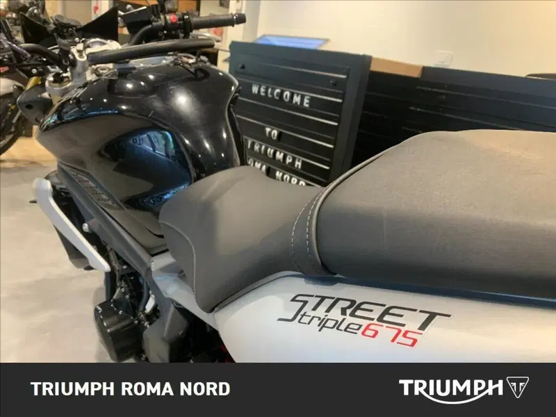 Triumph Street Triple (2007 - 12) (7)
