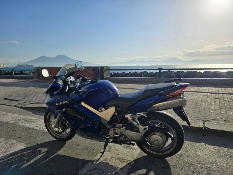 Honda Vfr 800 vtec (4)