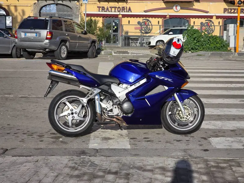 Honda Vfr 800 vtec (5)