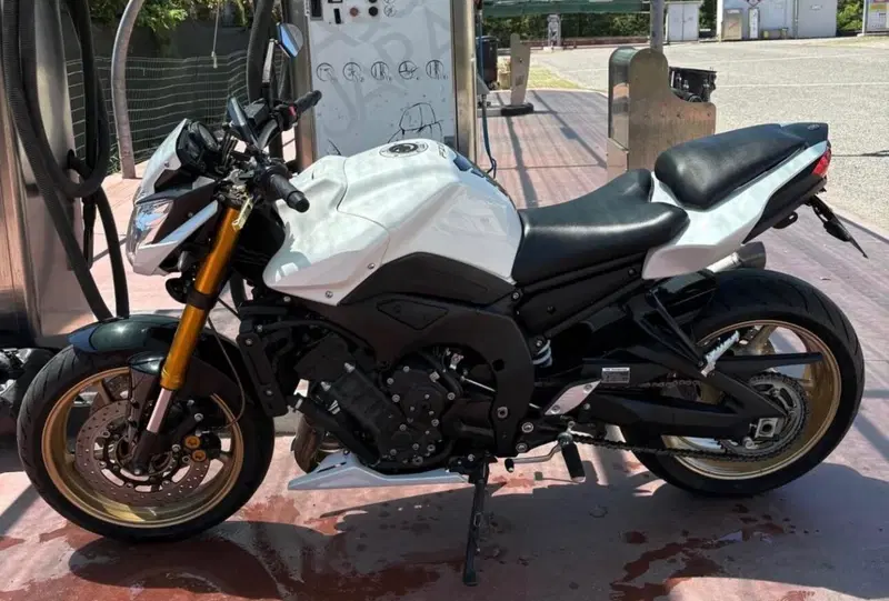 Yamaha FZ8 (2010 - 12) (4)