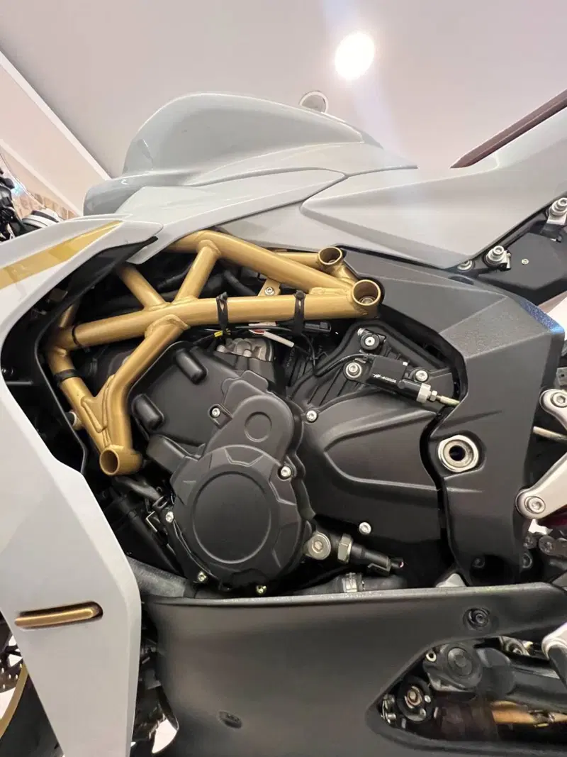 MV Agusta Superveloce 800 S (2021 - 25) (7)