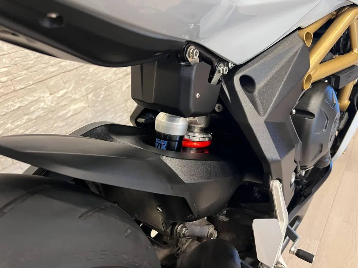 MV Agusta Superveloce 800 S (2021 - 25) (15)