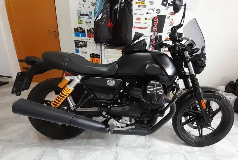 Moto Guzzi V7 Stone (2021 - 24)