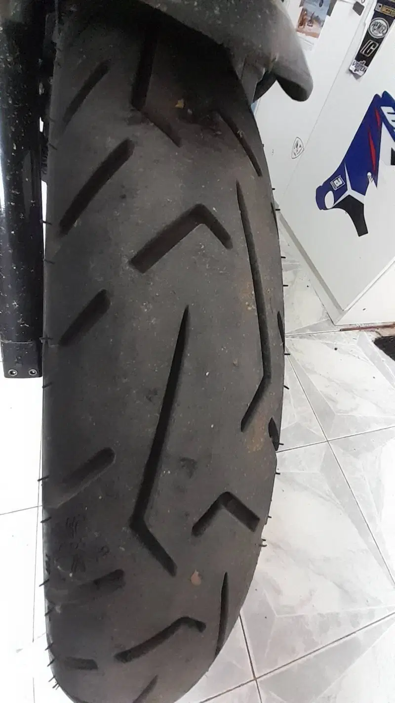 Moto Guzzi V7 Stone (2021 - 24) (3)