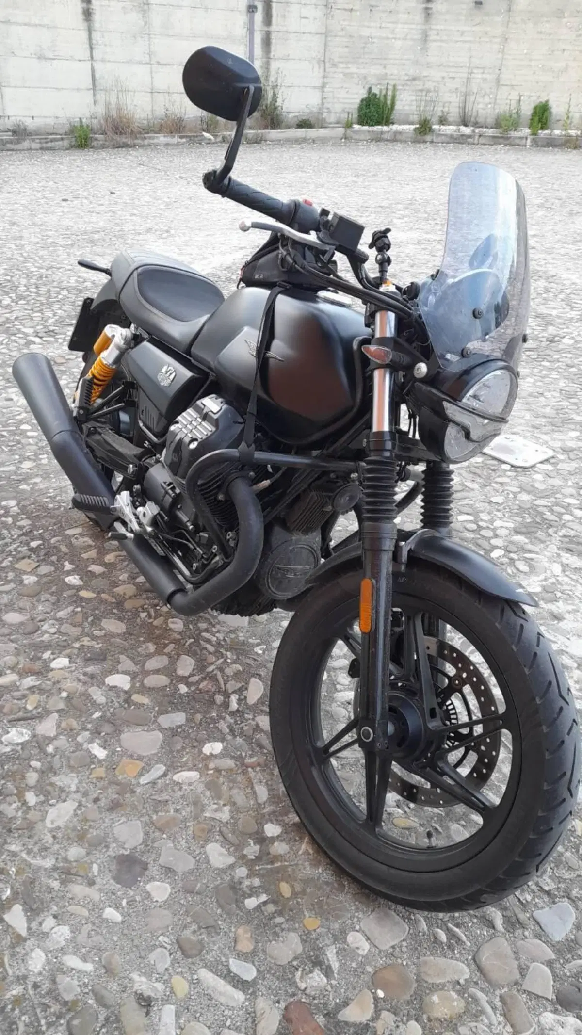 Moto Guzzi V7 Stone (2021 - 24) (4)